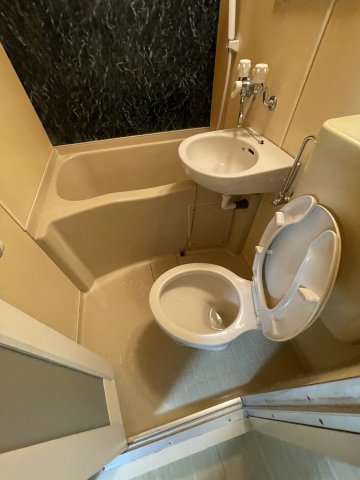 バス・シャワールーム　イメージとして同マンション他部屋を表示しています