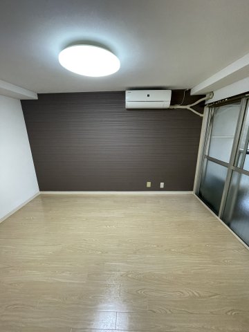 居室・リビング　イメージとして同マンション他部屋を表示しています