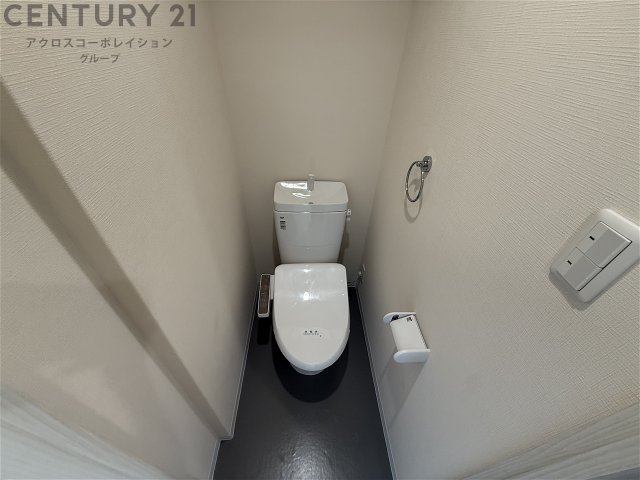 トイレ　温水洗浄便座付きのトイレです♪
