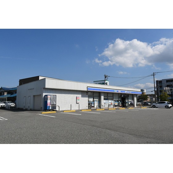 コンビニ　ローソン富山窪本町店（コンビニ）まで266m