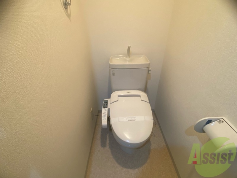 トイレ　こちらはトイレになります。ウォシュレット機能付です。