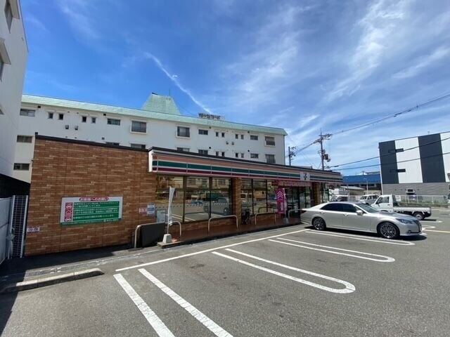 コンビニ　セブンイレブン池田旭丘1丁目店（コンビニ）まで925m
