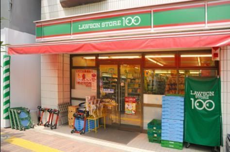 コンビニ　ローソンストア１００（コンビニ）まで135m
