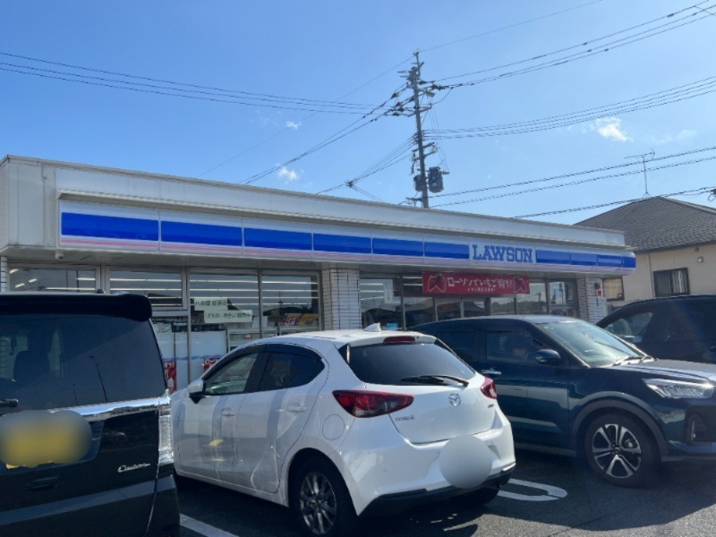 コンビニ　ローソン八幡町上津役東店（コンビニ）まで300m