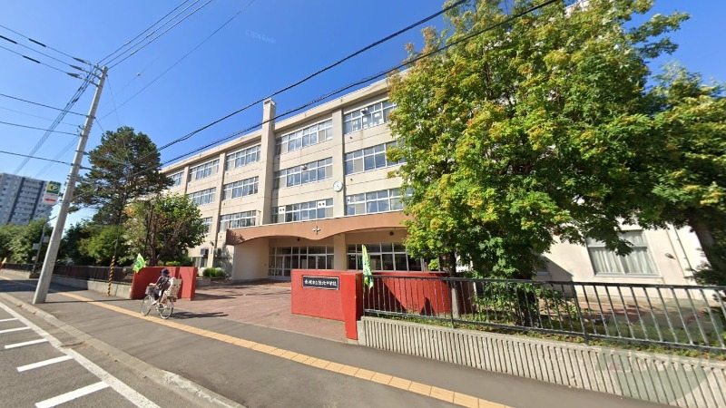 中学校　札幌市立陵北中学校（中学校）まで1066m
