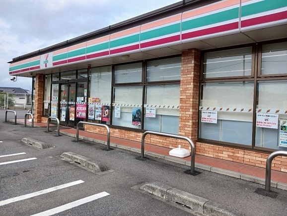 コンビニ　セブンイレブン山名町店（コンビニ）まで1300m