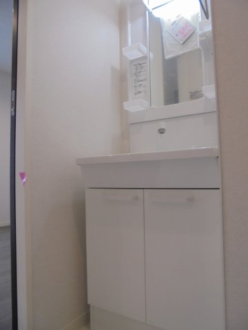 洗面設備　シャワー付き独立洗面台