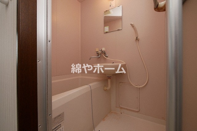 バス・シャワールーム　落ち着いた空間のお風呂です
