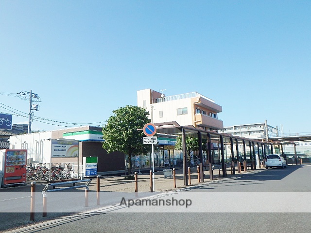 コンビニ　ファミリーマート（コンビニ）まで492m
