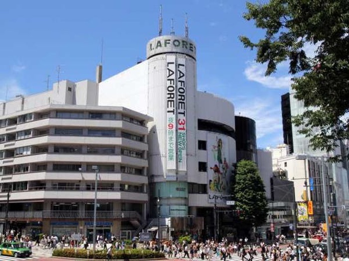 ショッピングセンター　ラフォーレ 原宿（ショッピングセンター）まで1100m