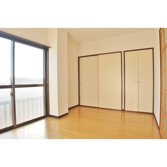 居室・リビング　陽の当たる気持ちの良いお部屋です
