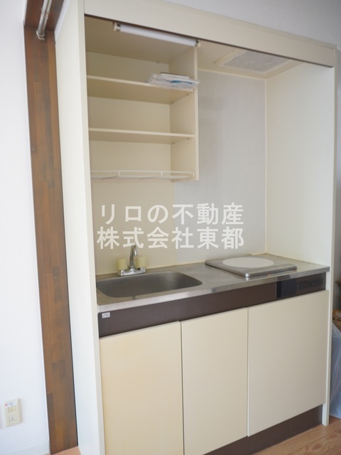 キッチン　キッチンは収納付なので、調理器具など必要な物を収納できます☆