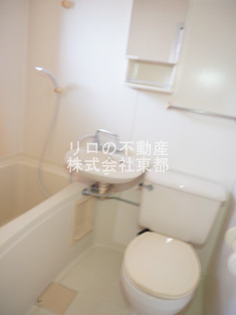 バス・シャワールーム　お掃除しやすい☆洗面台付き３点ユニットです☆