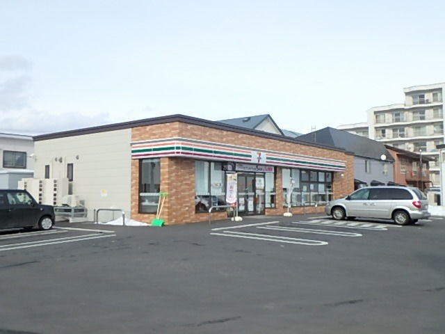 コンビニ　セブンイレブン苫小牧花園町3丁目店（コンビニ）まで435m