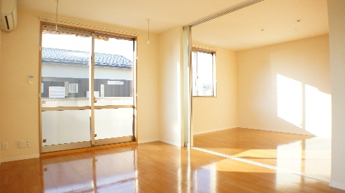 ライズプラミネントAの居間写真