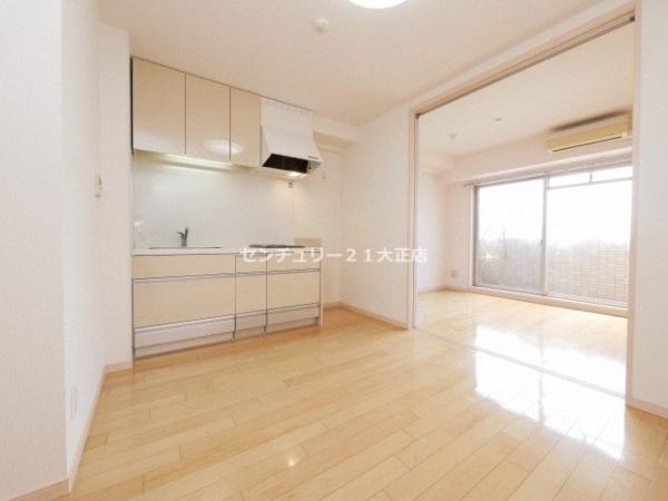 居室・リビング　反転タイプのお部屋の参考写真