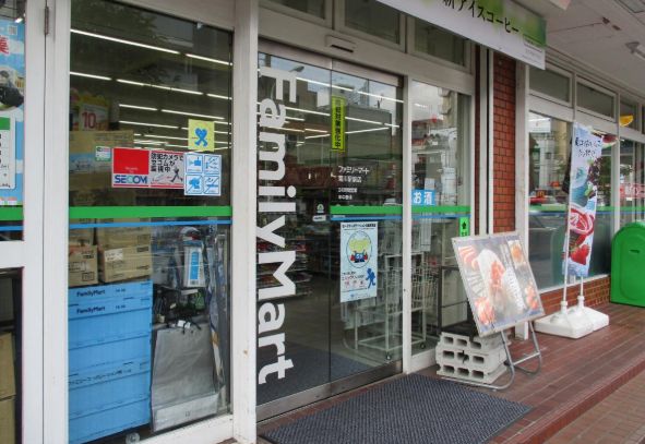 コンビニ　ファミリーマート墨田菊川駅前店（コンビニ）まで210m
