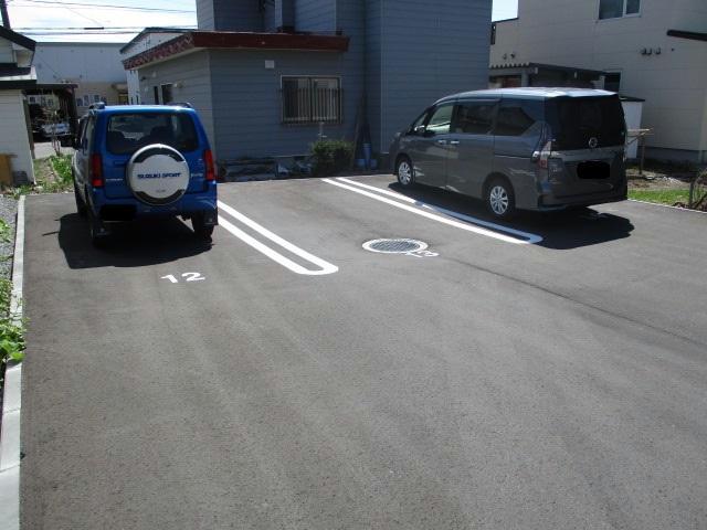 駐車場　駐車場