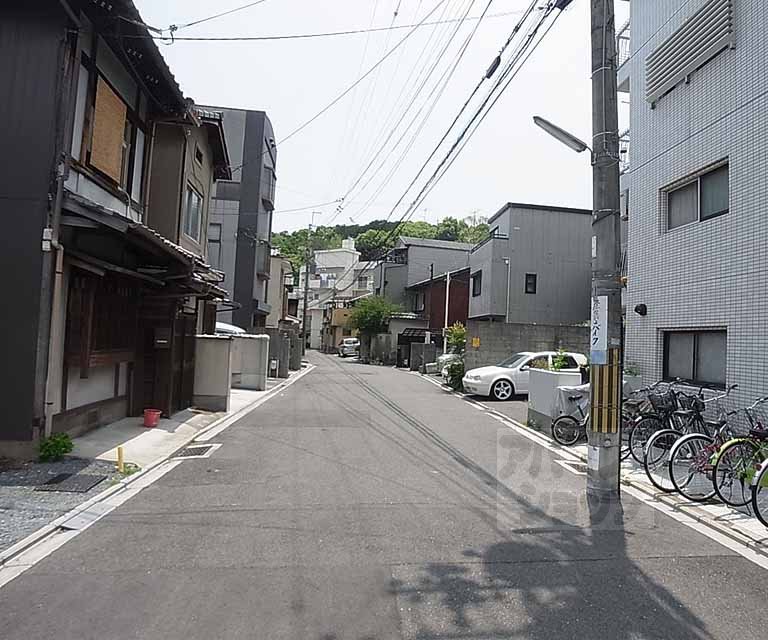その他　前面道路です。