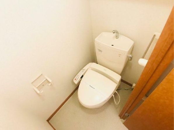レオパレスルフナのトイレ写真