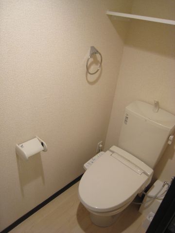 トイレ　嬉しいウォシュレット付で快適です