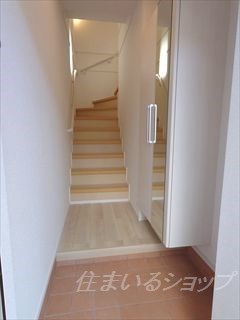 玄関　ミラー付き大型シューズボックス