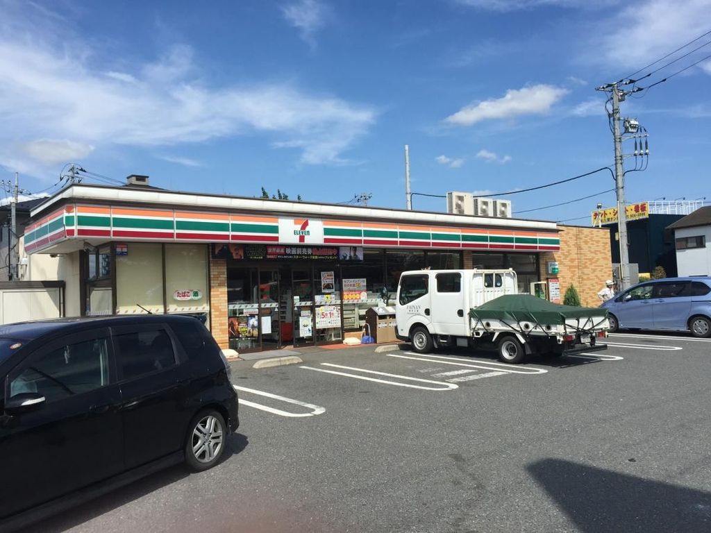 コンビニ　セブンイレブン草加手代町店（コンビニ）まで940m