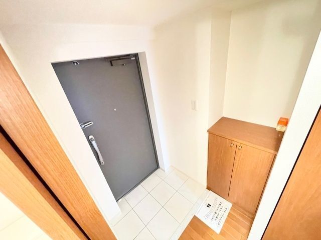 玄関　扉の付いた洗濯機パン！