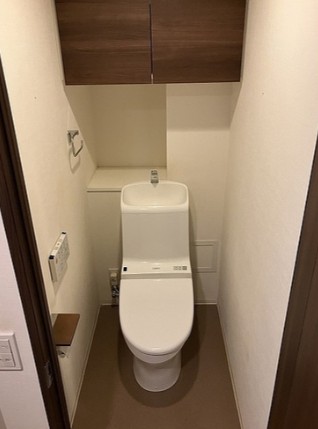 トイレ　温水洗浄便座。