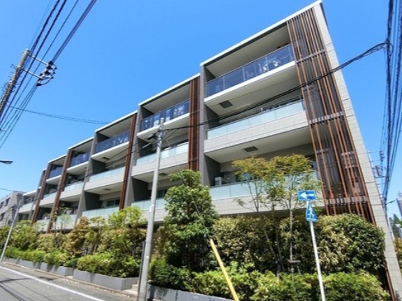 建物外観　鉄筋コンクリート造のがっちりとした建物。