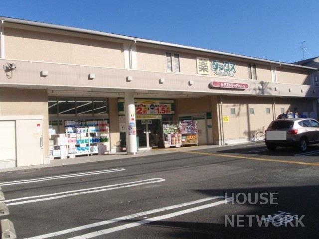 ドラックストア　ダックス京都大宮紫竹店（ドラッグストア）まで433m