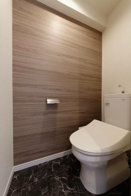ブルーライン 蒔田駅 徒歩1分 7階建 築12年のトイレ写真