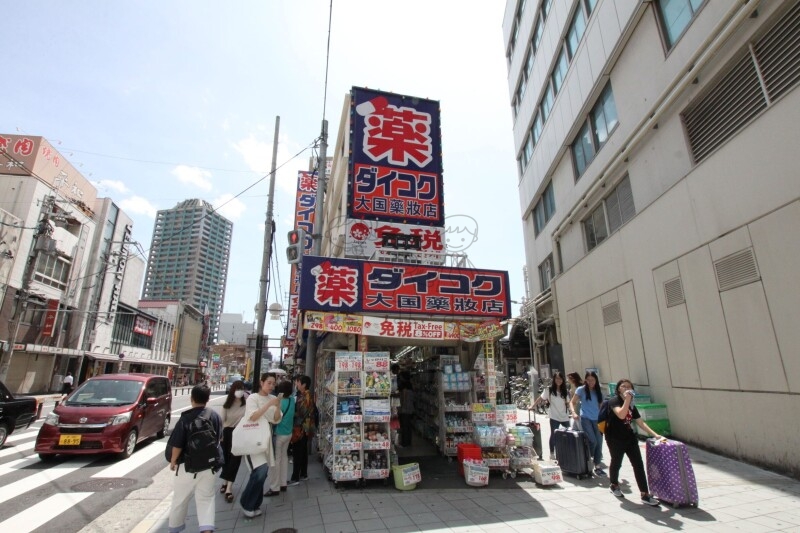 ドラックストア　ダイコクドラッグ天王寺駅前店（ドラッグストア）まで740m