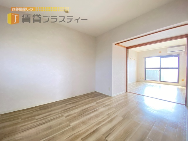 ＪＲ武蔵野線 市川大野駅 徒歩8分 4階建 築31年の居間写真