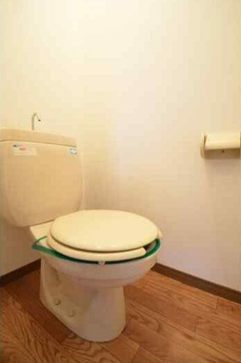 ＪＲ南武線 武蔵中原駅 徒歩20分 2階建 築31年のトイレ写真