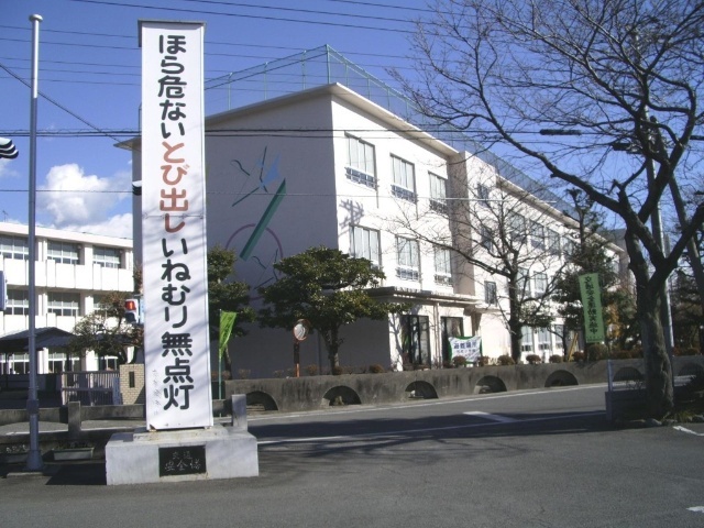 小学校　富士市立岩松小学校（小学校）まで929m