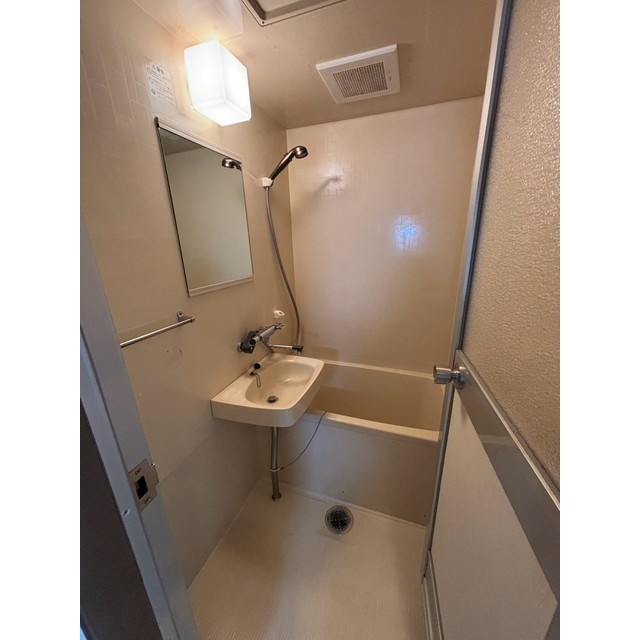 バス・シャワールーム　他部屋の写真