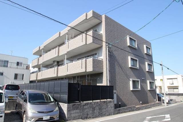 建物外観　おしゃれなタイル張りの外観です
