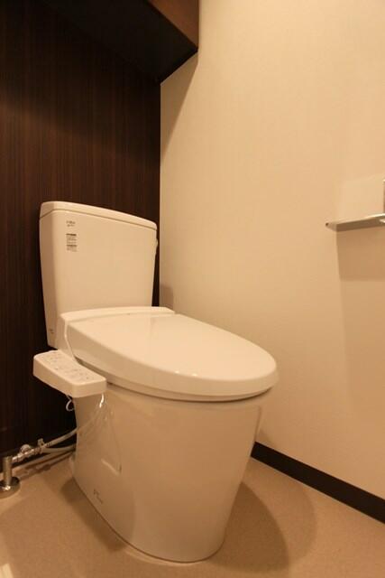 トイレ　※別タイプのお部屋の写真です。