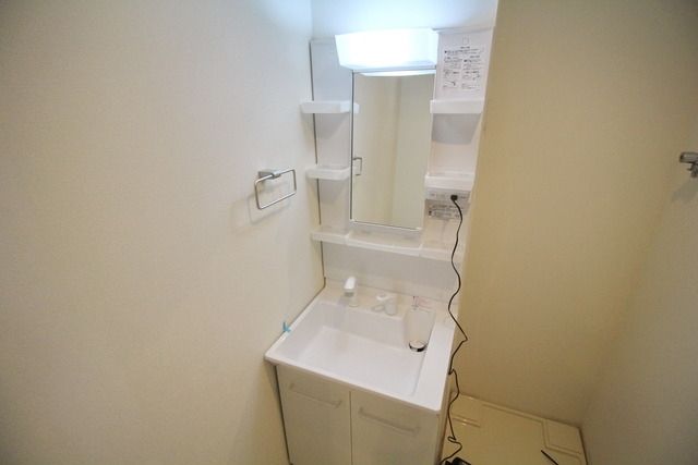 洗面設備　★身支度にも便利な独立洗面台もあります★