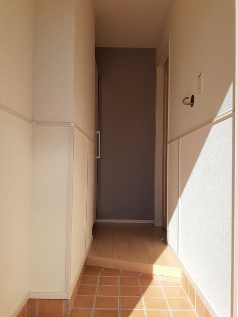 ＪＲ東海道本線 袋井駅 バス乗車時間：10分 最寄りバス停で下車 徒歩2分 2階建 築9年の玄関写真