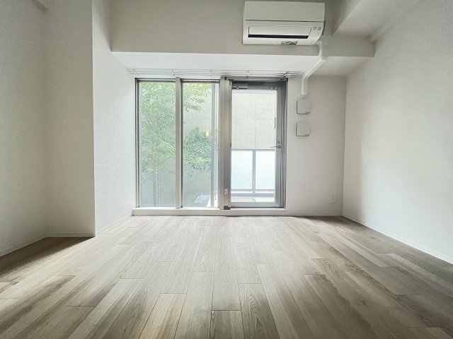 その他部屋・スペース　開放的な寝室です