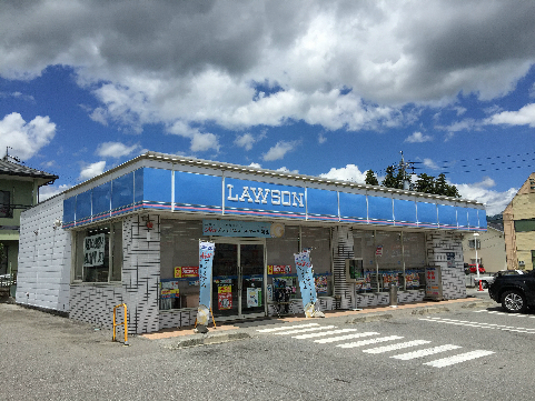 コンビニ　ローソン 飯田鼎一色店（コンビニ）まで889m