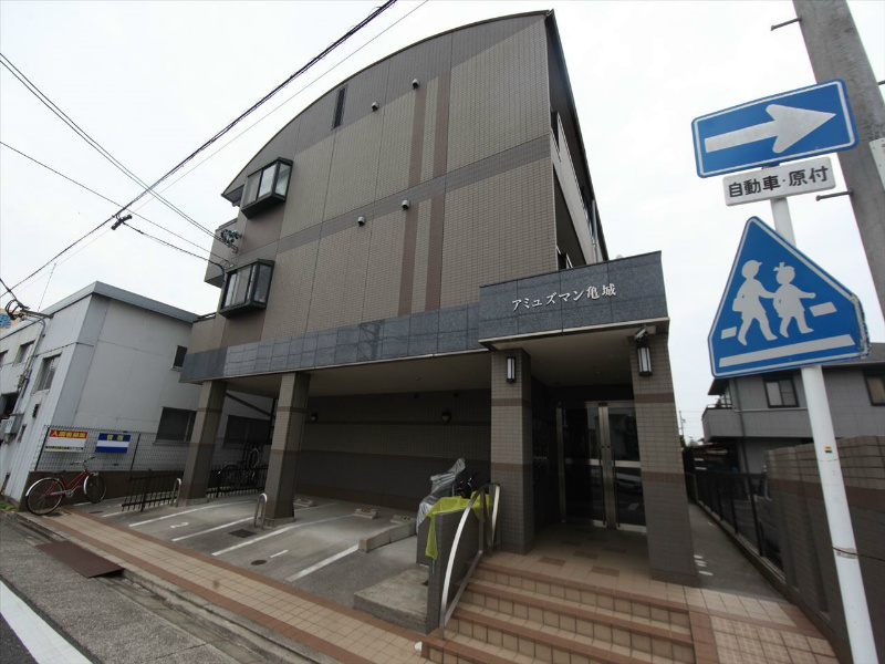 建物外観　外観　オートロック付　防犯カメラ　外壁タイル張り