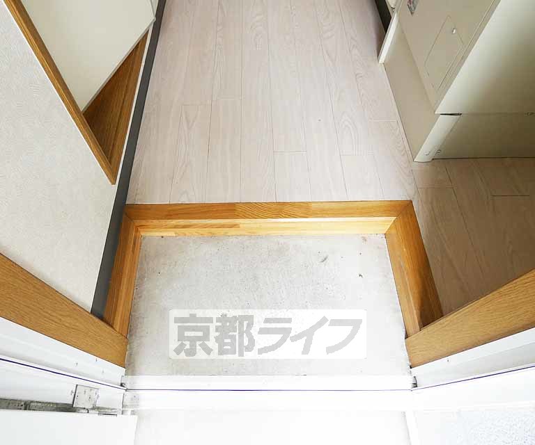 京阪本線 墨染駅 徒歩3分 2階建 築30年の玄関写真