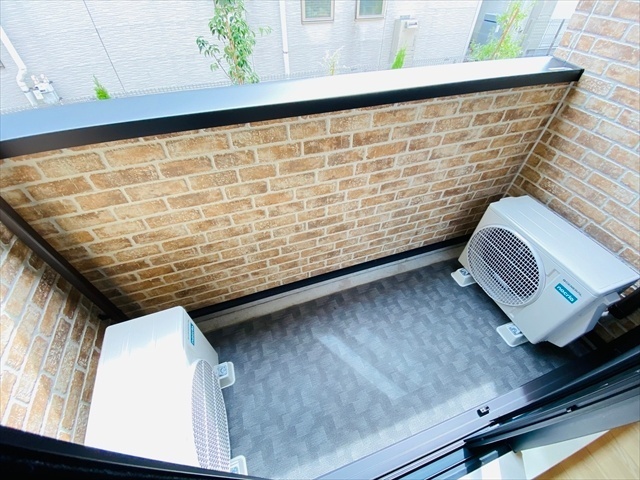 バルコニー　同一建物内１０３号室内装写真転載