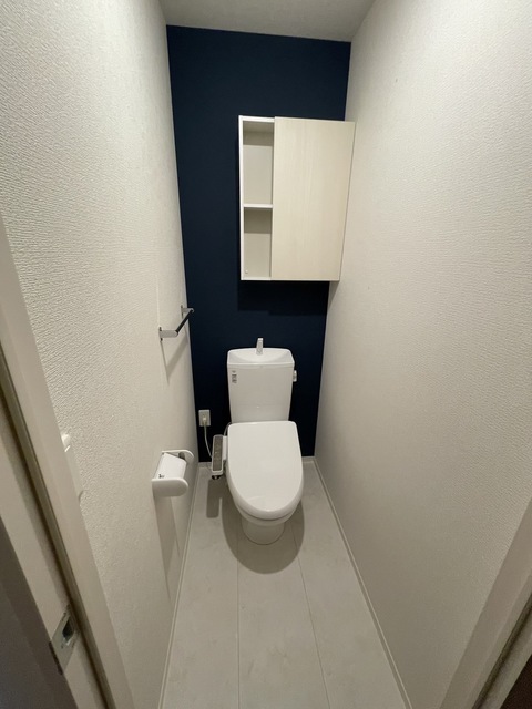小田急小田原線 厚木駅 徒歩8分 3階建 築4年のトイレ写真