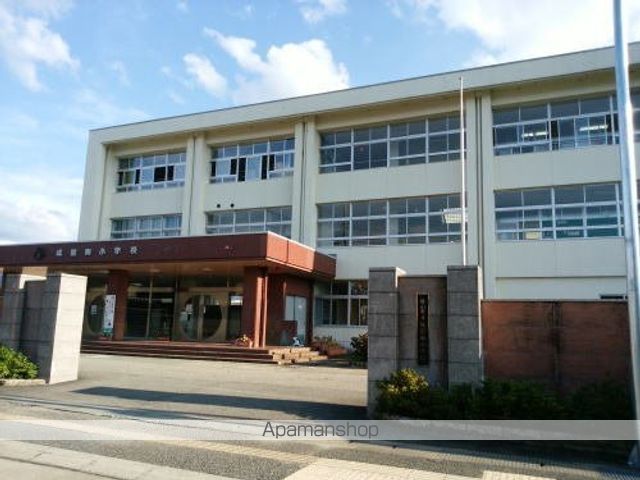 小学校　成器南小学校（小学校）まで800m