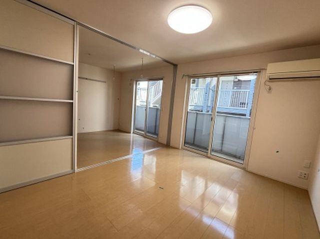 相鉄本線 鶴ケ峰駅 徒歩8分 2階建 築13年の居間写真