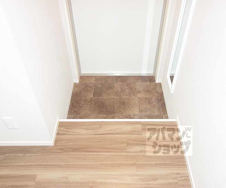 WEST9五条烏丸の玄関写真